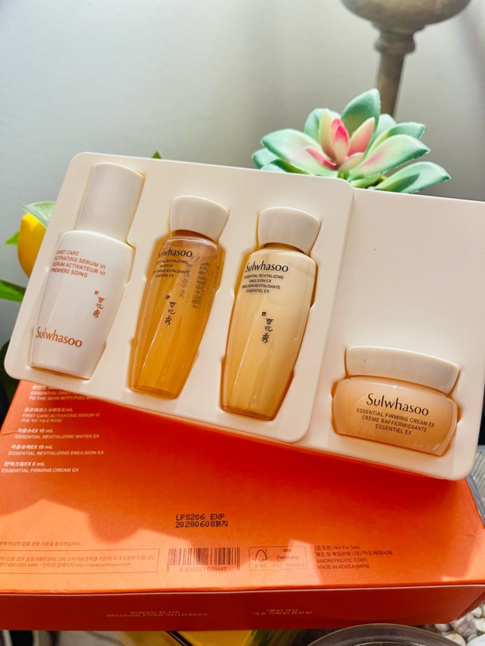 NIB Sulwhasoo Essential Daily Routine Kit ( 4 Pcs) - Picture 3 of 3